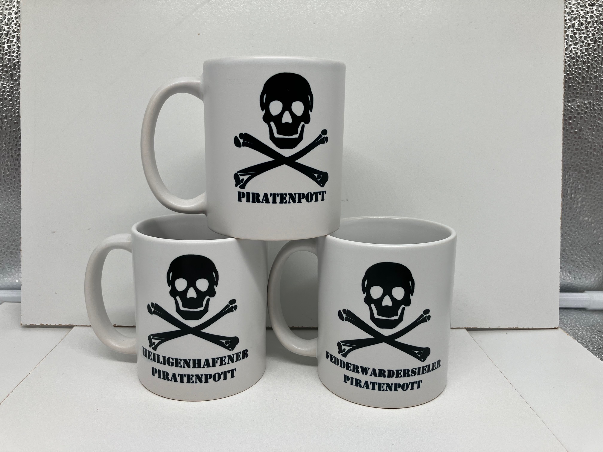 23009 Becher Piratenpott mit Ihrem